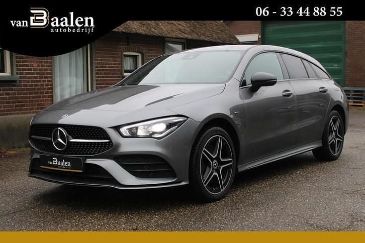 Occasion 2023 Mercedes CLA250e AMG line Sedan | € 32.950 (Goede deal) - Afbeelding 1/4