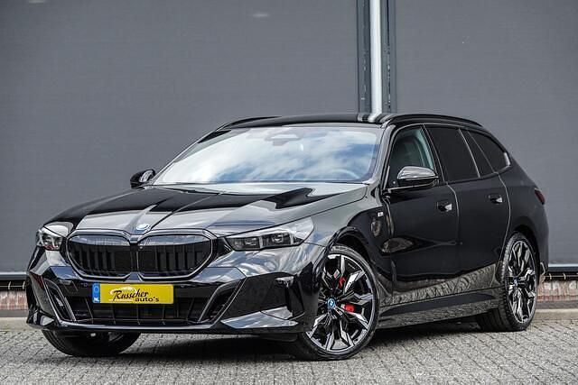 Zwart Gebruikt 2025 BMW 550e Shadowline Stationwagen | € 98.450 (Super prijs) - Afbeelding 1/4