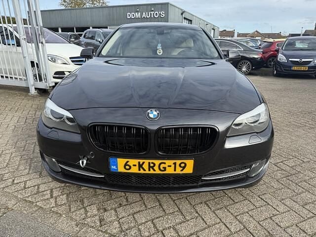 Grijs Gebruikt 2013 BMW 520 M Sport Sedan | € 6.999 (Super prijs) - Afbeelding 1/3