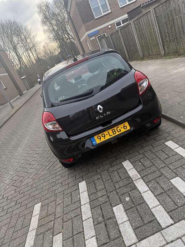 Occasion Renault Clio II 75 PK (55 kW) 2010 Zwart Hatchback