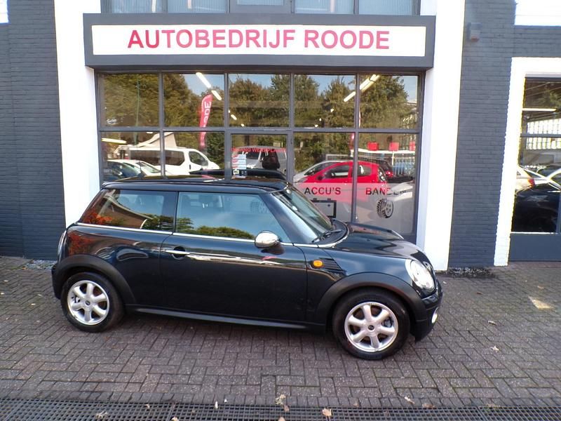 Zwart Gebruikt 2008 Mini ONE Pepper Hatchback | € 4.450 (Eerlijke prijs) - Afbeelding 1/4