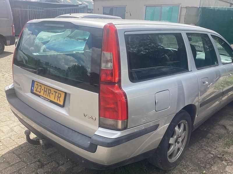 Grijs Occasion 2001 Volvo V70 Comfort Stationwagen | € 1.250 - Afbeelding 1/4