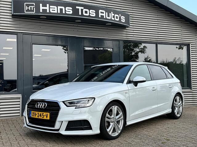 Wit Gebruikt 2019 Audi A3 Sportback S-Line Hatchback | € 20.750 (Eerlijke prijs) - Afbeelding 1/4