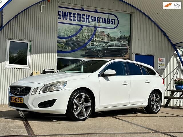 Wit Gebruikt 2013 Volvo V60 Kinetic Stationwagen | € 4.450 (Eerlijke prijs) - Afbeelding 1/4