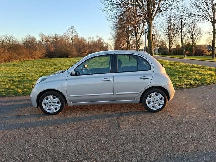 Wit (metallic) Occasion 2008 Nissan Micra Acenta Hatchback | € 2.950 (Eerlijke prijs) - Afbeelding 1/4
