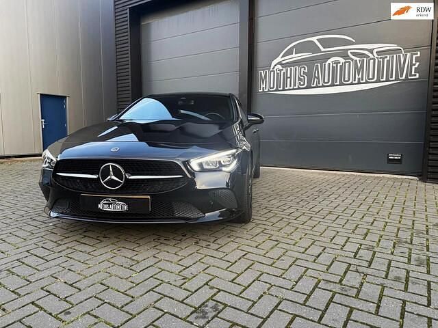 Zwart Gebruikt 2022 Mercedes CLA200 Shooting Brake Luxury Stationwagen | € 25.950 (Eerlijke prijs) - Afbeelding 1/4