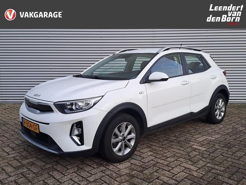 Wit Occasion 2022 Kia Stonic SUV | € 16.495 (Goede deal) - Afbeelding 1/4
