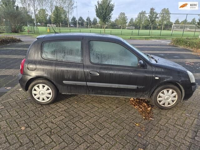 Zwart Gebruikt 2004 Renault Clio II Authentique Hatchback | € 850 (Eerlijke prijs) - Afbeelding 1/4
