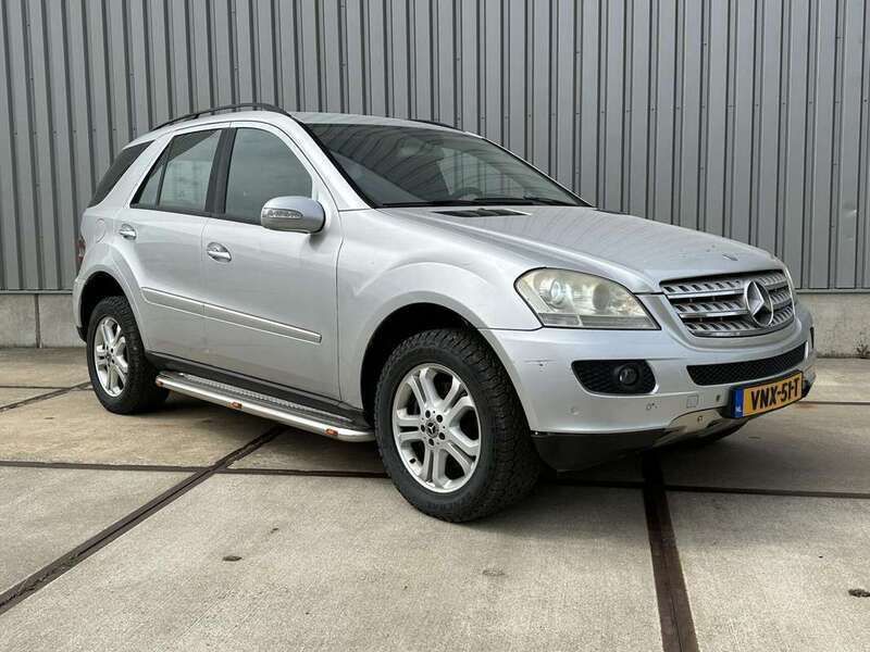 Grijs Gebruikt 2006 Mercedes ML280 SUV | € 3.624 (Eerlijke prijs) - Afbeelding 1/4