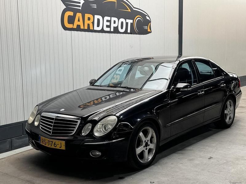 Zwart Gebruikt 2007 Mercedes E200 Avantgarde Sedan | € 4.799 (Super prijs) - Afbeelding 1/4