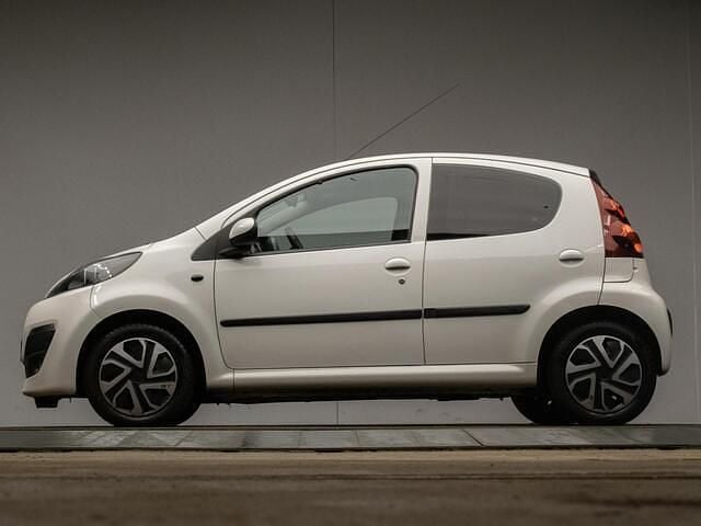 Wit Gebruikt 2012 Peugeot 107 Active Hatchback | € 2.945 (Eerlijke prijs) - Afbeelding 1/4