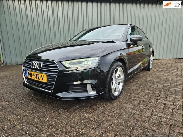 Zwart Gebruikt 2017 Audi A3 Sport Sedan | € 13.250 (Eerlijke prijs) - Afbeelding 1/4