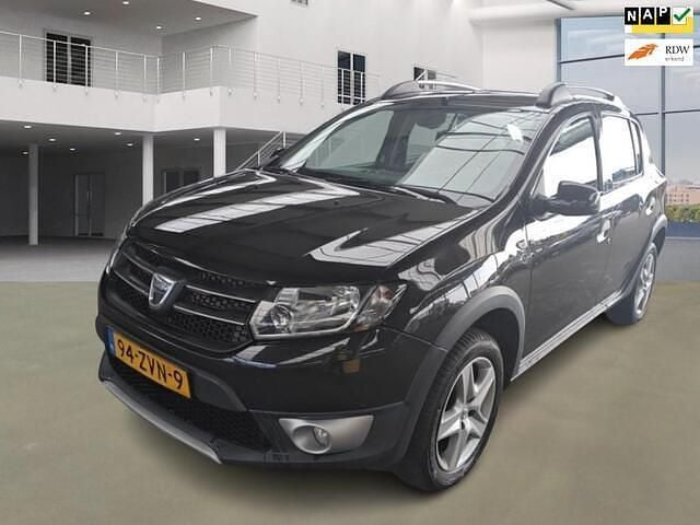 Zwart Gebruikt 2013 Dacia Sandero Lauréate Hatchback | € 3.495 (Super prijs) - Afbeelding 1/4