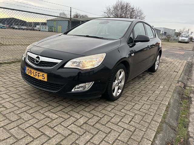 Zwart Occasion 2010 Opel Astra Edition Hatchback | € 1.950 (Super prijs) - Afbeelding 1/4