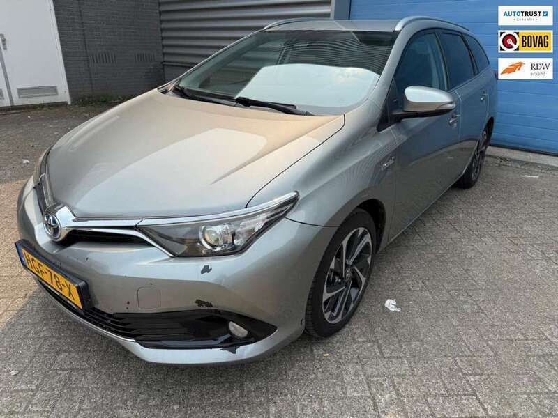 Grijs Gebruikt 2019 Toyota Auris Hybrid Hatchback | € 15.450 (Goede deal) - Afbeelding 1/4