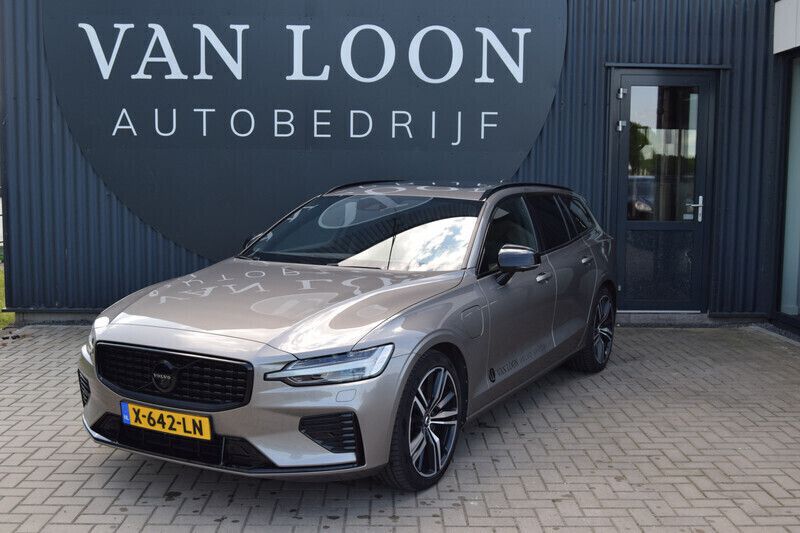 Beige Gebruikt 2020 Volvo V60 R-Design Stationwagen | € 39.900 (Duur) - Afbeelding 1/4