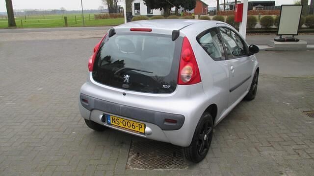 Occasion Peugeot 107 68 PK (50 kW) 2007 Grijs Hatchback
