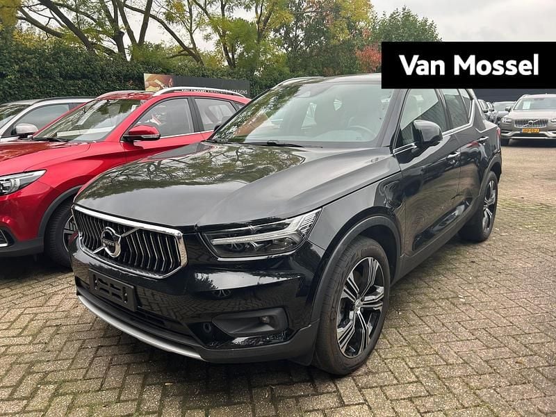 Zwart Gebruikt 2021 Volvo XC40 Inscription SUV | € 33.400 (Goede deal) - Afbeelding 1/2