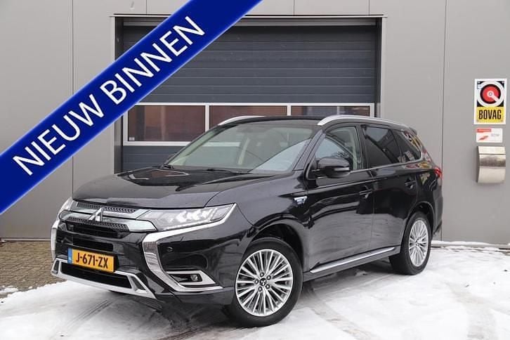 Zwart Occasion 2020 Mitsubishi Outlander Intense SUV | € 20.995 (Goede deal) - Afbeelding 1/4