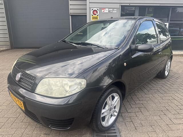 Zwart Gebruikt 2005 Fiat Punto Hatchback | € 1.750 (Eerlijke prijs) - Afbeelding 1/4