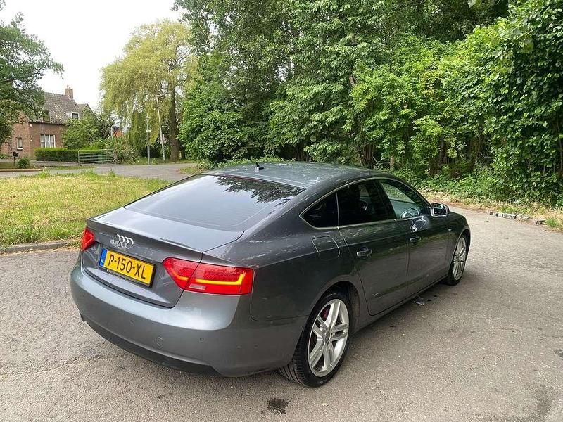 Zilver Gebruikt 2016 Audi A5 Coupé | € 12.500 - Afbeelding 1/4