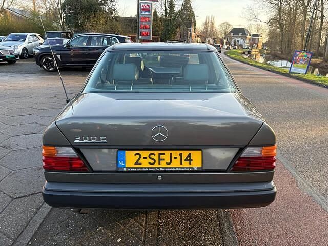 Occasion Mercedes E300 180 PK (132 kW) 1989 Grijs Sedan