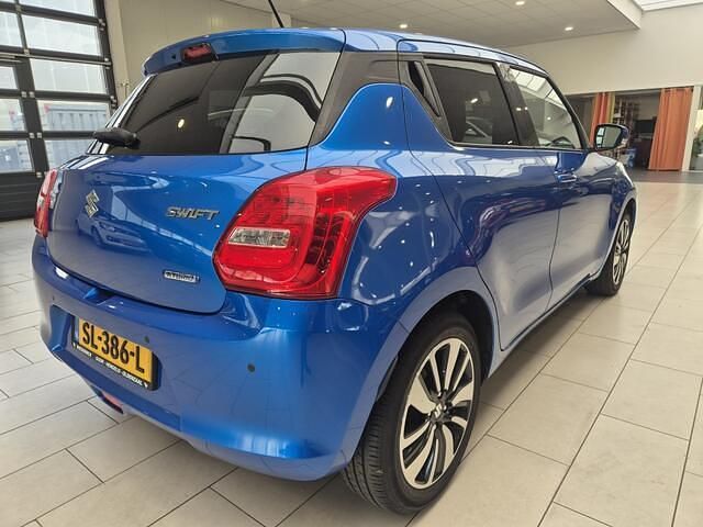 Blauw (metallic) Gebruikt 2018 Suzuki Swift Hatchback | € 13.749 - Afbeelding 1/1