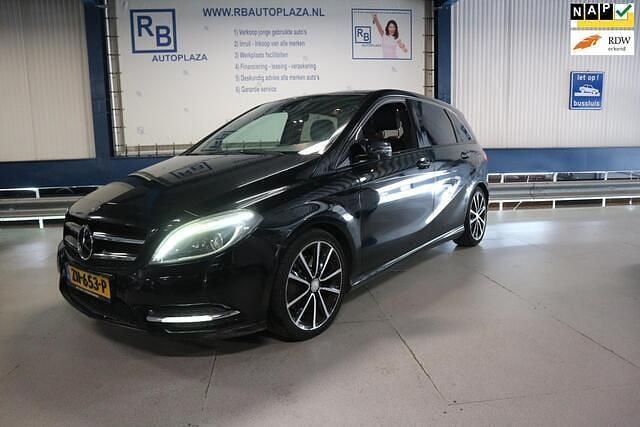 Zwart Gebruikt 2013 Mercedes B220 Prestige MPV | € 6.650 - Afbeelding 1/4