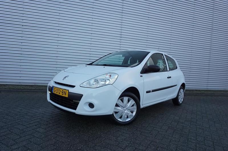 Hatchback Occasion 2012 Renault Clio IV Night&Day Hatchback | € 4.250 (Eerlijke prijs) - Afbeelding 1/4
