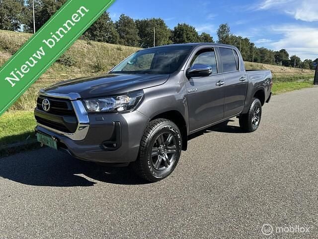 Overige Gebruikt 2023 Toyota HiLux Comfort Pickup | € 41.950 (Iets duurder) - Afbeelding 1/4