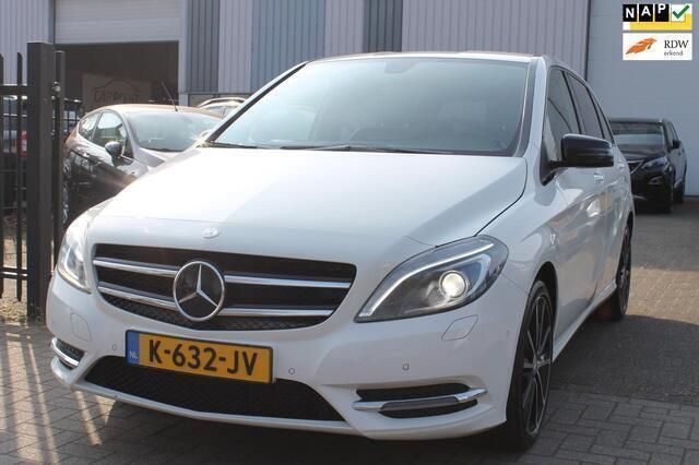 Wit, metallic lak Gebruikt 2014 Mercedes B250 Prestige MPV | € 12.900 (Iets duurder) - Afbeelding 1/4