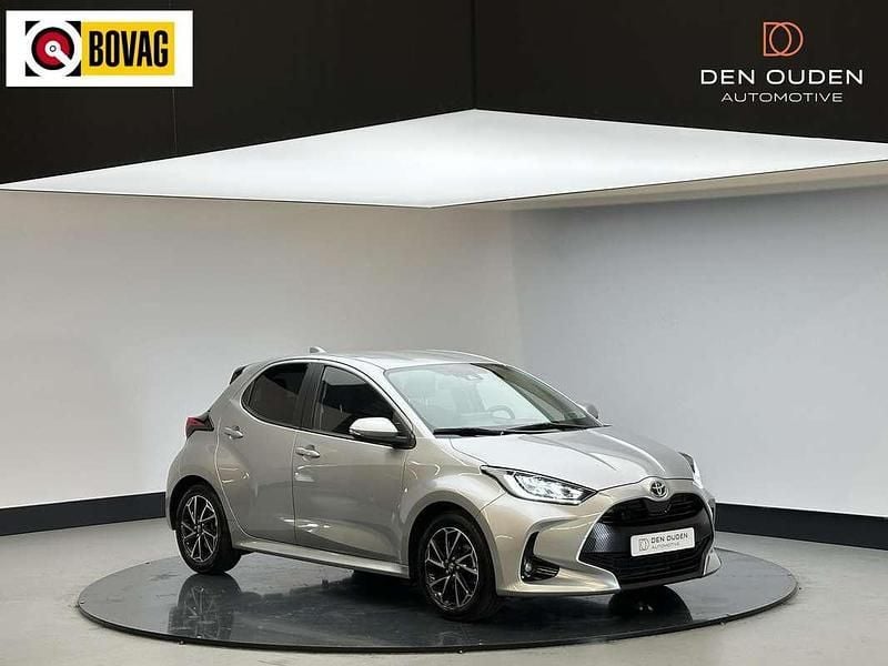 Grijs Gebruikt 2022 Toyota Yaris Hybrid Hatchback | € 16.930 (Goede deal) - Afbeelding 1/4