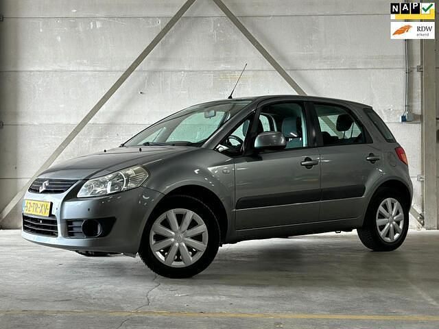 Grijs Gebruikt 2007 Suzuki SX4 Comfort MPV | € 3.995 (Eerlijke prijs) - Afbeelding 1/4