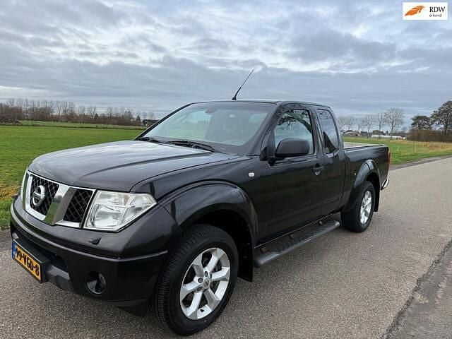 Zwart (metallic) Gebruikt 2007 Nissan Navara Pickup | € 5.950 (Goede deal) - Afbeelding 1/4