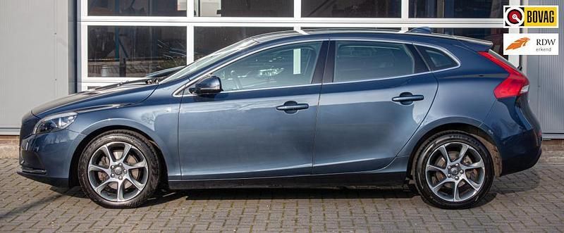 Hatchback Gebruikt 2017 Volvo V40 Inscription Stationwagen | € 15.950 (Eerlijke prijs) - Afbeelding 1/4
