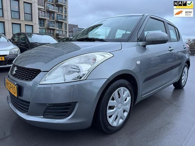 Grijs Gebruikt 2013 Suzuki Swift Comfort Hatchback | € 6.950 (Goede deal) - Afbeelding 1/4