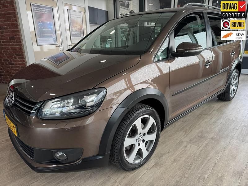 Bruin Gebruikt 2011 VW Touran Cross MPV | € 9.250 - Afbeelding 1/4