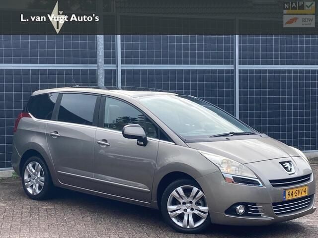 Grijs, metallic lak Gebruikt 2012 Peugeot 5008 Family MPV | € 5.950 (Eerlijke prijs) - Afbeelding 1/4