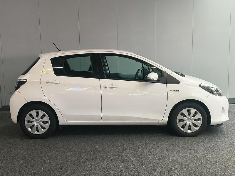 Occasion Toyota Yaris Hybrid 75 PK (55 kW) 2014 Wit Hatchback