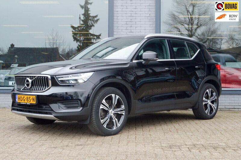 Zwart Gebruikt 2022 Volvo XC40 Inscription SUV | € 32.795 (Goede deal) - Afbeelding 1/4