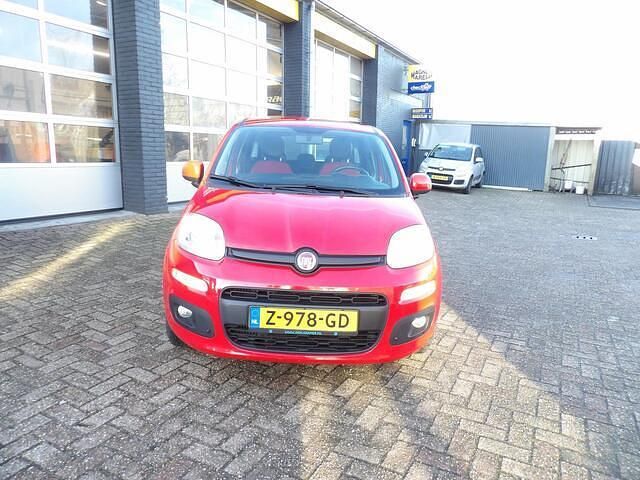 Occasion Fiat Panda Lounge 86 PK (63 kW) 2018 Rood Hatchback