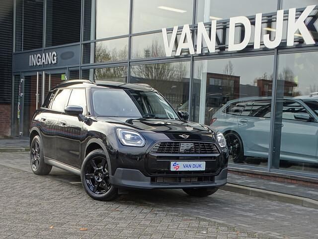 Zwart (metallic) Gebruikt 2024 Mini Countryman Classic SUV | € 41.850 (Goede deal) - Afbeelding 1/4