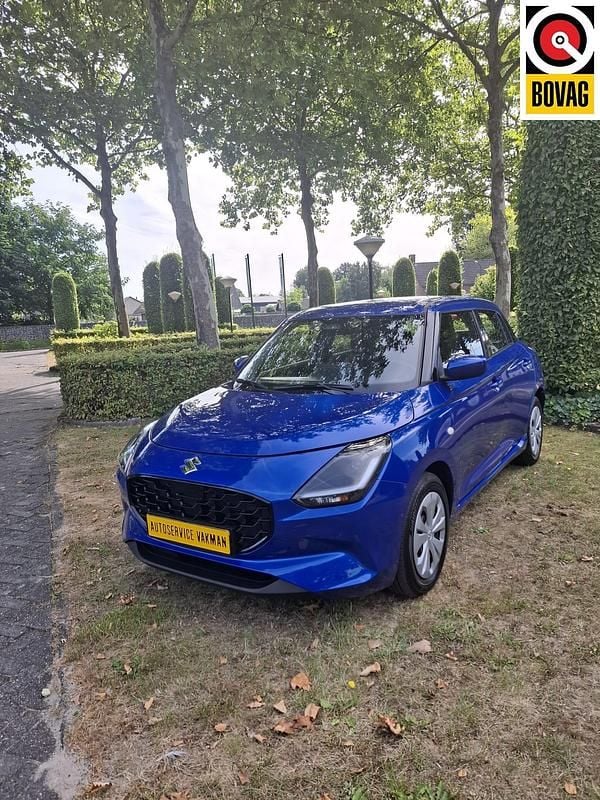 Blauw Occasion 2025 Suzuki Swift Comfort Hatchback | € 19.250 (Goede deal) - Afbeelding 1/4
