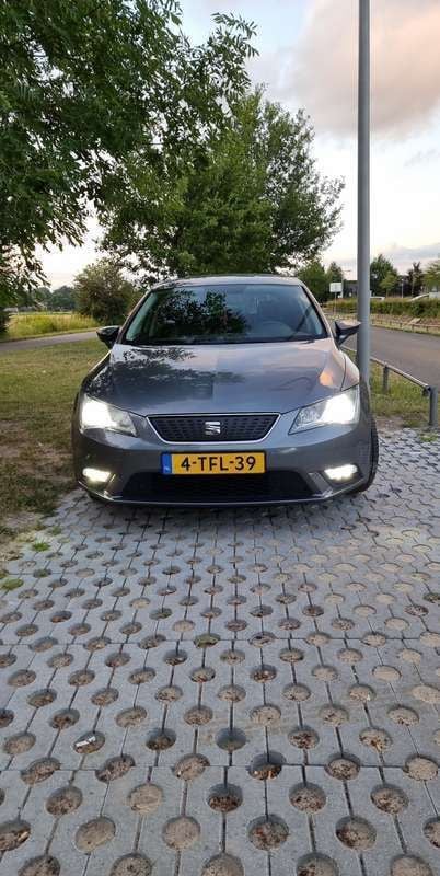 Grijs Gebruikt 2014 Seat Leon Stationwagen | € 6.500 (Goede deal) - Afbeelding 1/4
