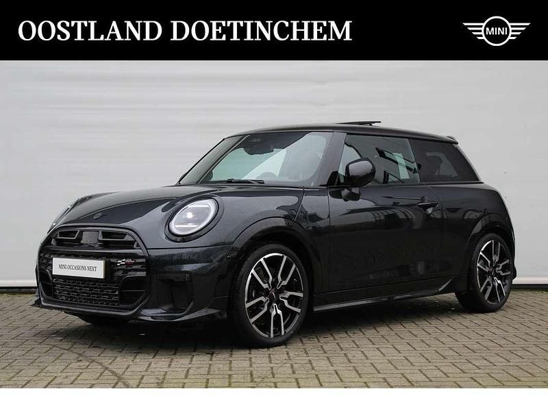Grijs, metallic lak Gebruikt 2025 Mini John Cooper Works Hatchback | € 47.000 - Afbeelding 1/4