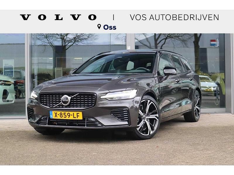 Grijs Gebruikt 2022 Volvo V60 Plus Stationwagen | € 44.950 (Iets duurder) - Afbeelding 1/3