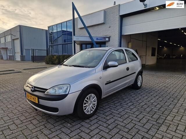 Grijs Occasion 2002 Opel Corsa Comfort Hatchback | € 1.200 (Goede deal) - Afbeelding 1/4