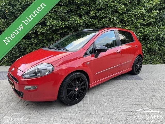 Rood Gebruikt 2015 Fiat Punto Evo Sport Hatchback | € 6.249 (Iets duurder) - Afbeelding 1/4