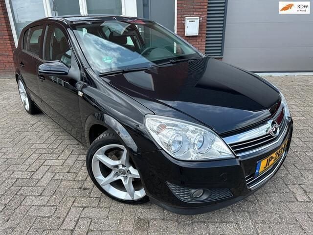 Zwart, metallic lak Gebruikt 2007 Opel Astra Essentia Hatchback | € 4.350 (Iets duurder) - Afbeelding 1/4