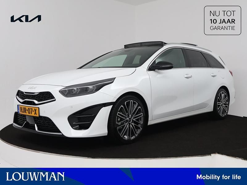Wit Occasion 2025 Kia Ceed GT Hatchback | € 35.485 (Eerlijke prijs) - Afbeelding 1/4